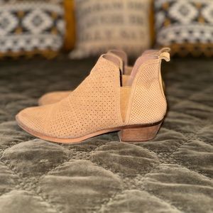 Kensie Glynda Suede Ankle Boots
